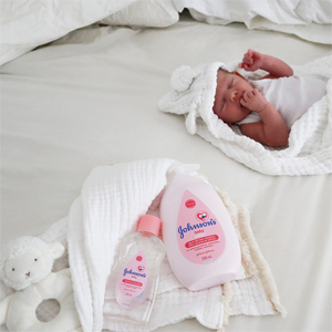 johnsons baby oil, baby oil massage, baby dry sensitive skin, cetaphil baby, baby routine skincare