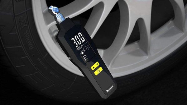 Programmable Tyre Gauge with Built-in Flash Light and Backlight LCD Screen, Ranges from 5-99 PSI with Accuracy to /- 1% (12294), Black - Image 6